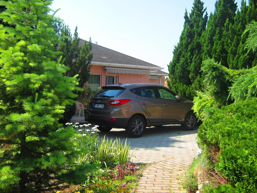 Fészek Apartmanház Vonyarcvashegy Exterior foto