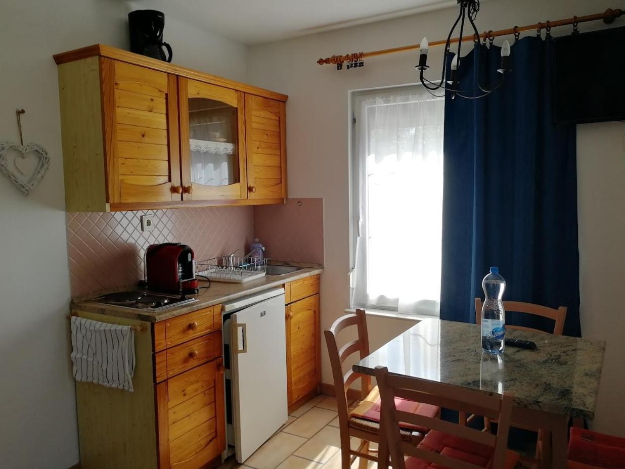 Fészek Apartmanház Vonyarcvashegy Exterior foto