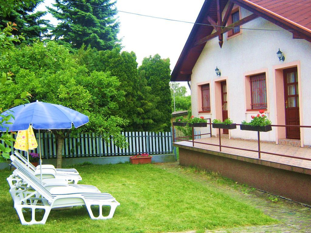 Fészek Apartmanház Vonyarcvashegy Exterior foto